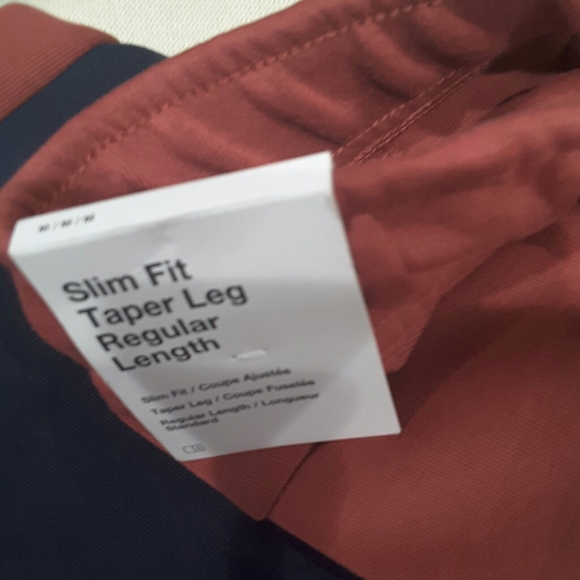 NIKE TECH SLIM FIT TAPER LEG SWEATPANTS - Picture 5 of 8